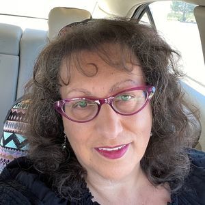 Meet your Posher, Carolyn